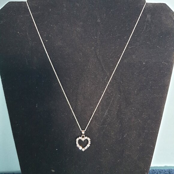 Pretty 925 Sterling Round Baguette White Quartz Crystal Heart Shape Love Pendant - Picture 5 of 12